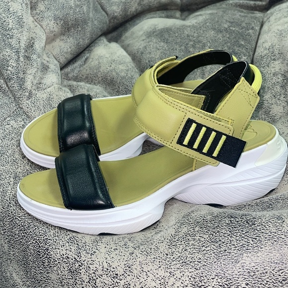 Sorel Explorer Blitz Stride Sandals 8.5 - Picture 2 of 5